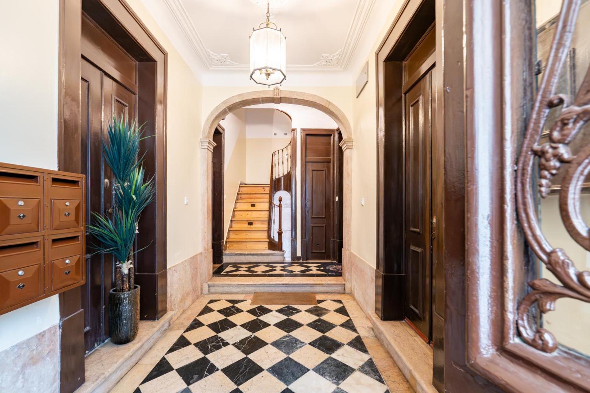 Beautiful Apartment In Bairro Alto - Quite Lisbon Luaran gambar