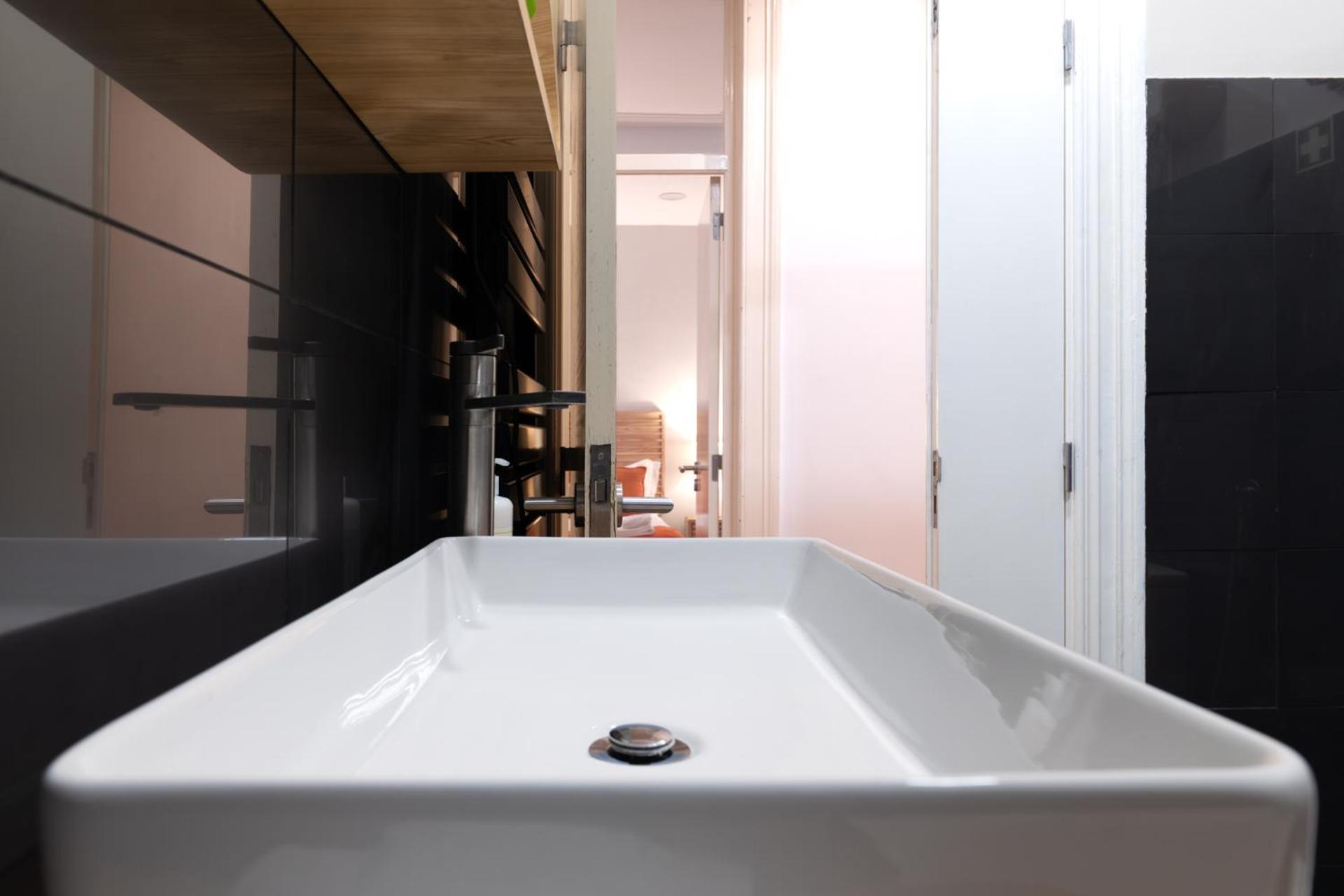 Beautiful Apartment In Bairro Alto - Quite Lisbon Luaran gambar
